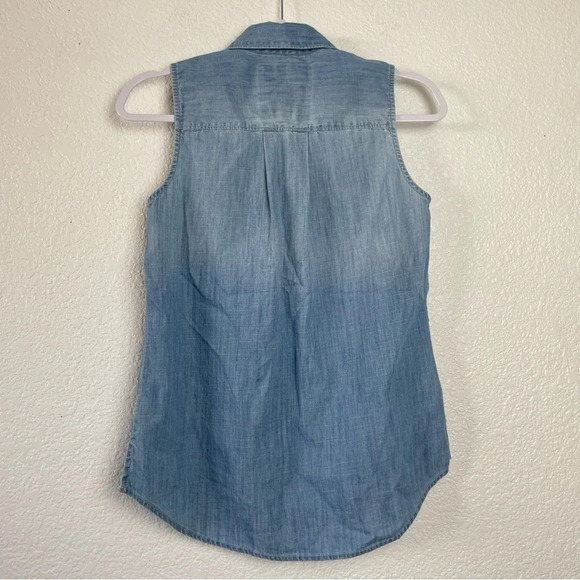 SO Perfect Chambray Tank Button Up Size Small - Picture 2 of 7